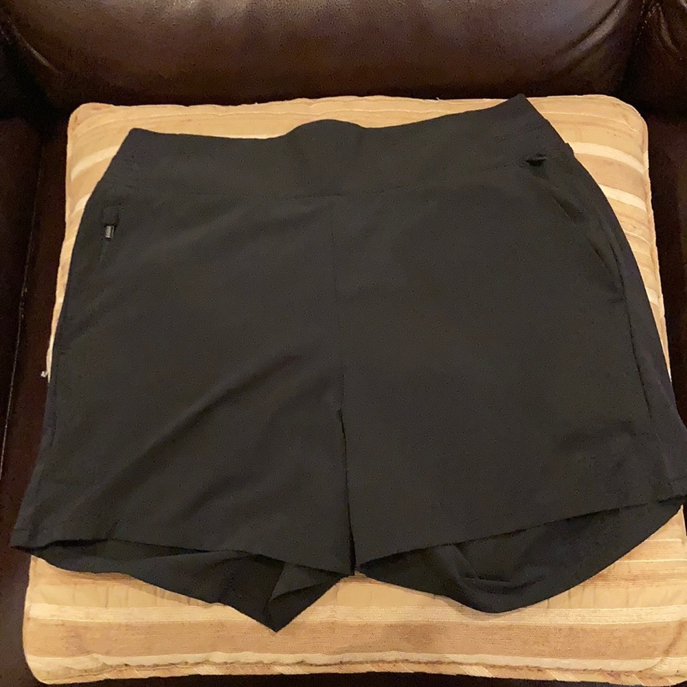 Athleta Brooklyn shorts, like new condition, size 6, black